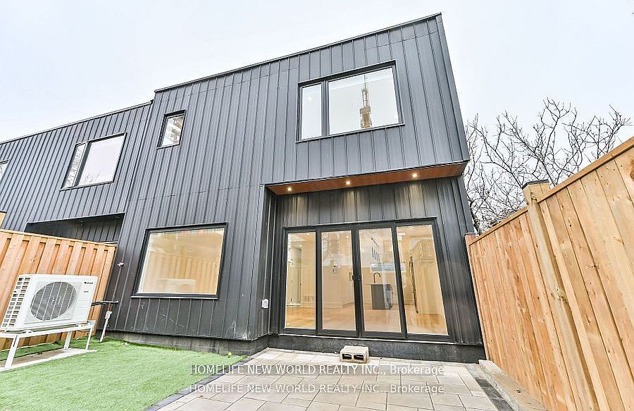1st image of 995 Dufferin St