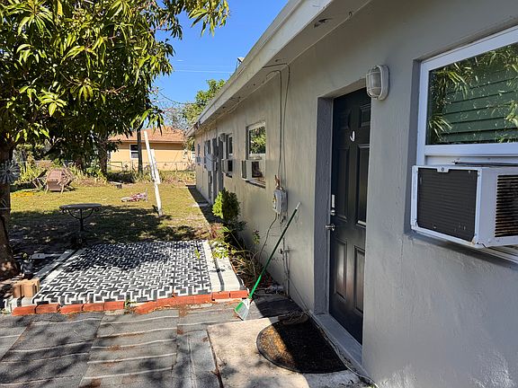 4th image of 2721 NW 1st Ct #3