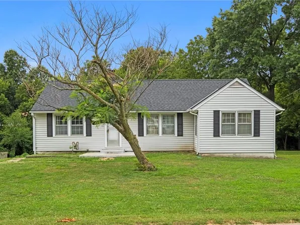 6806 N Brookside Rd, Liberty, MO 64068