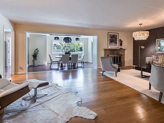 3rd image of 4020 Manzana Ln