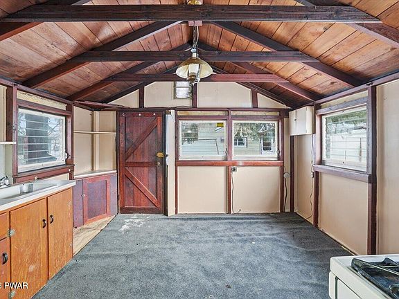 5th image of 107 Circle Ln