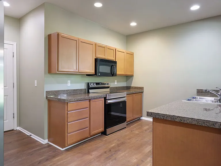 1094 Ebbets Dr SW — Photo 11