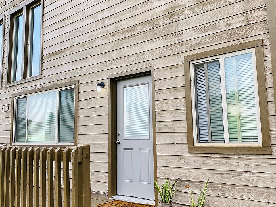 Great Woodland Park location, close to downtown.