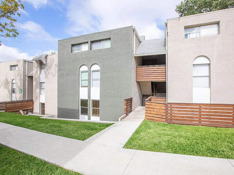 Renaissance at Strawberry Creek Apartments — Photo 10