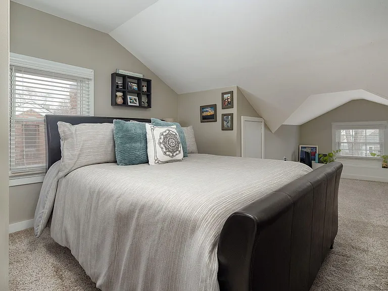 23128 Olmstead St — Photo 17
