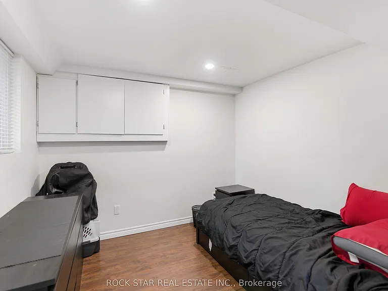111 Britten Close #BASEMENT — Photo 11
