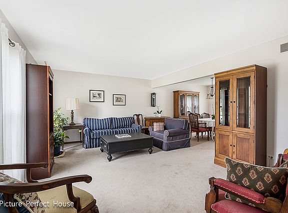 3rd image of 8217 Meadowwood Ave