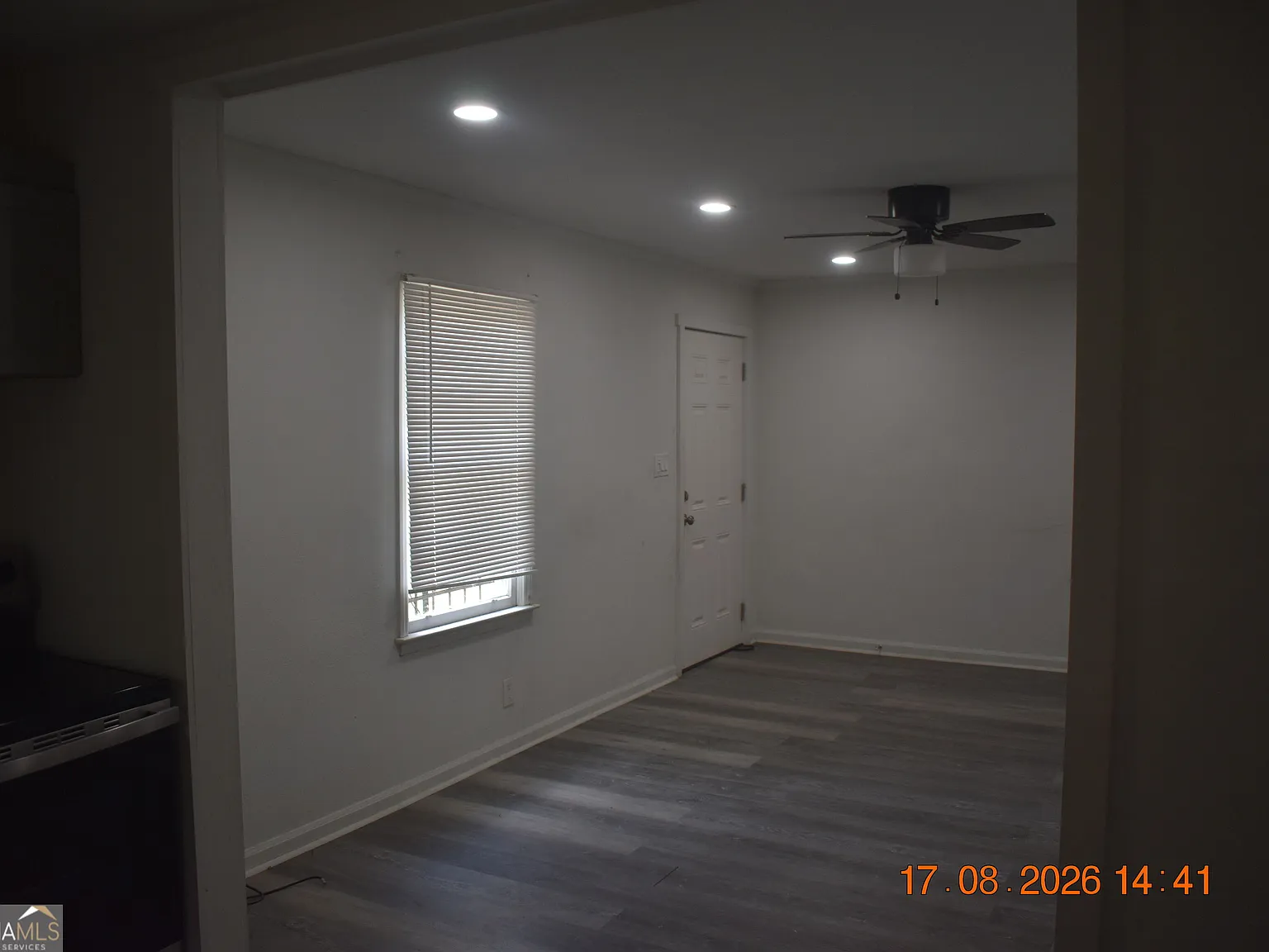 3 bed, 1.0 bath, 1081 sqft, $1,100 — Photo 3