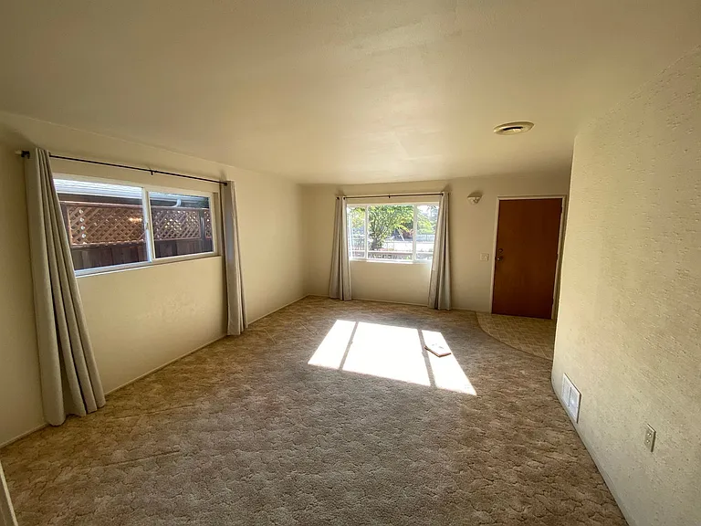 121 Coulson Ave — Photo 7