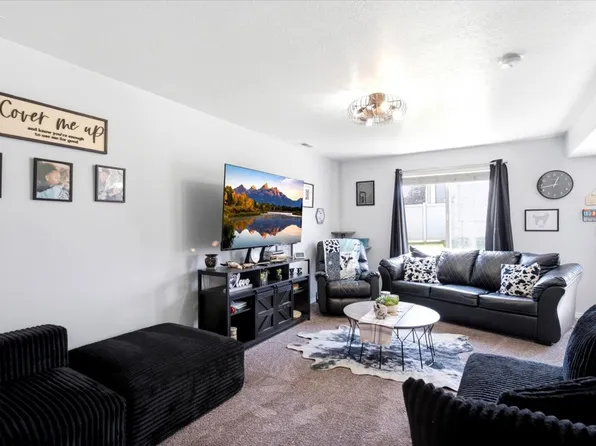 652 W 800 N APT 67, Clinton, UT 84015