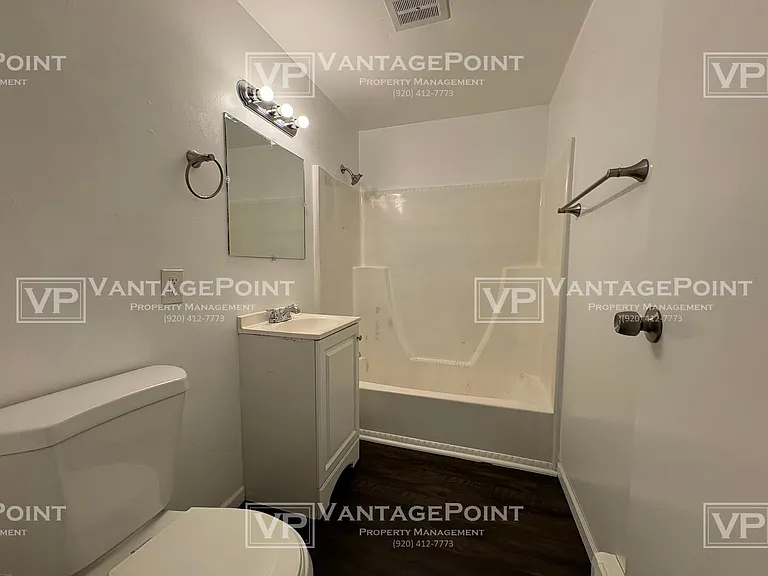 1224 S Erie St #5 — Photo 8