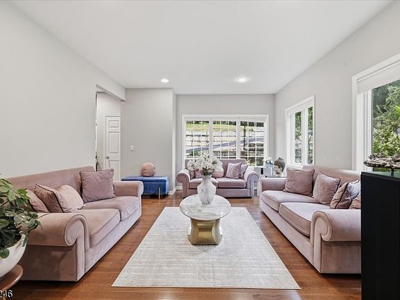 4th image of 18 Puddingstone Rd