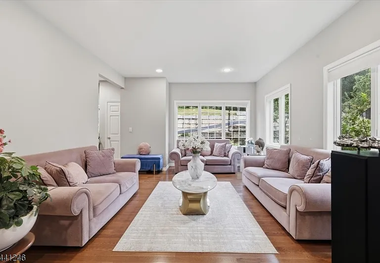 18 Puddingstone Rd — Photo 4
