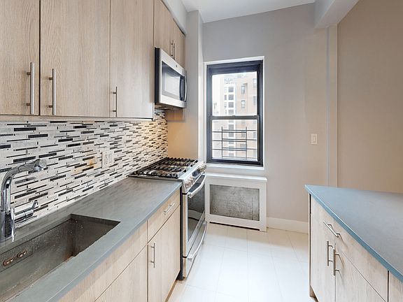 4th image of 301 E 47th St APT 19M