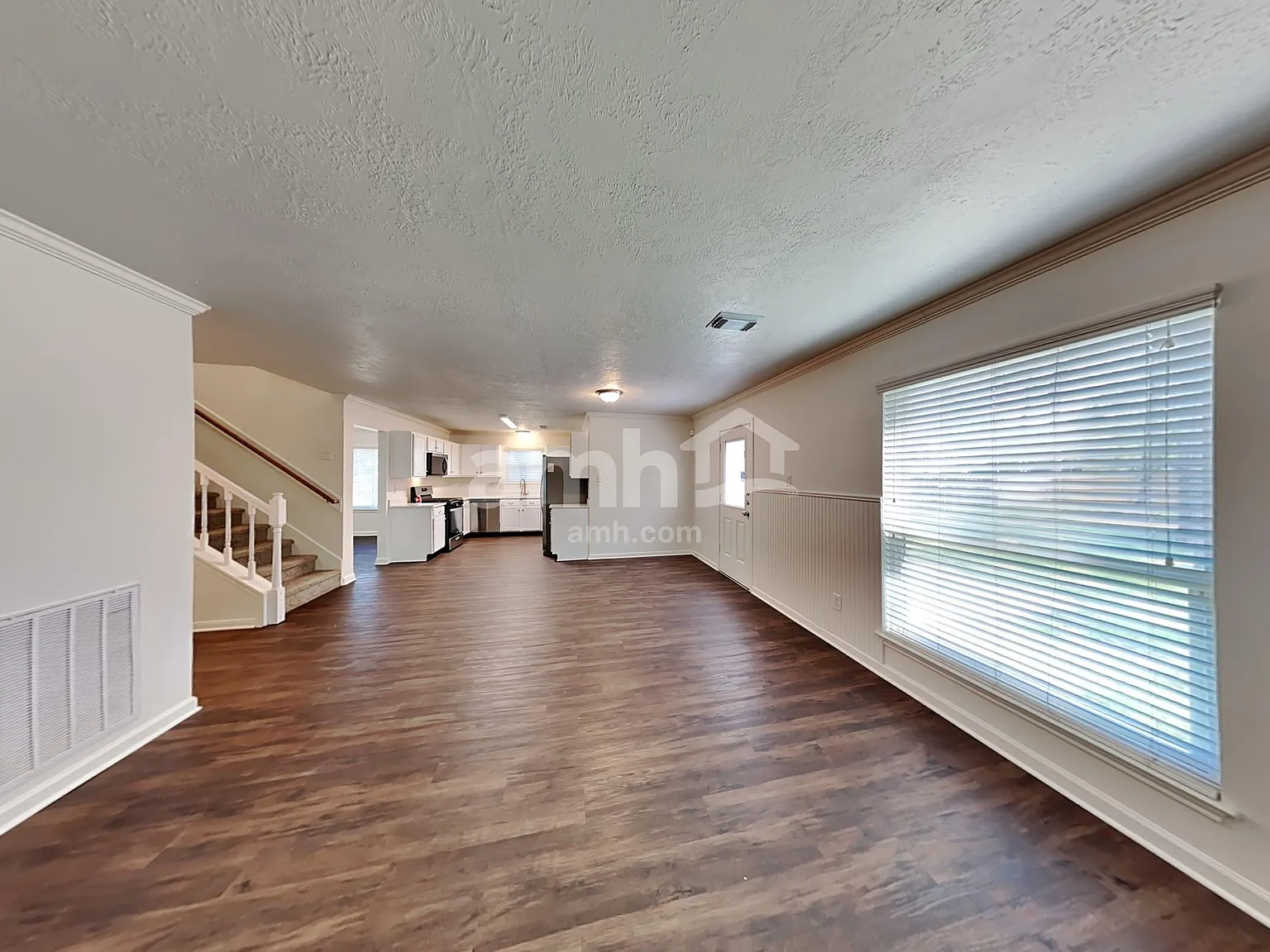 4 bed, 2.5 bath, 2803 sqft, $2,135 — Photo 4