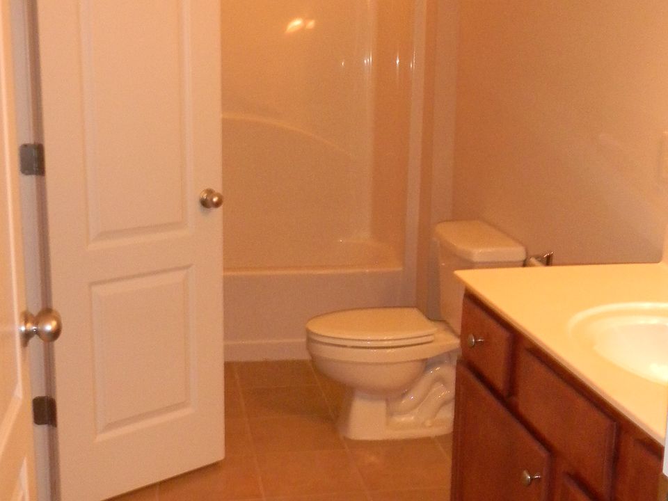 1st image of 2462 Lakeview Dr S