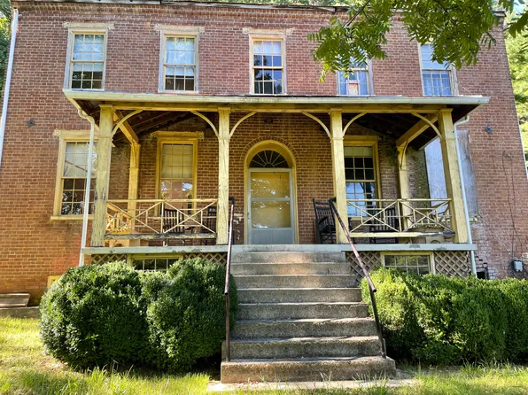 4302 Plank Rd, Natural Bridge, VA 24578
