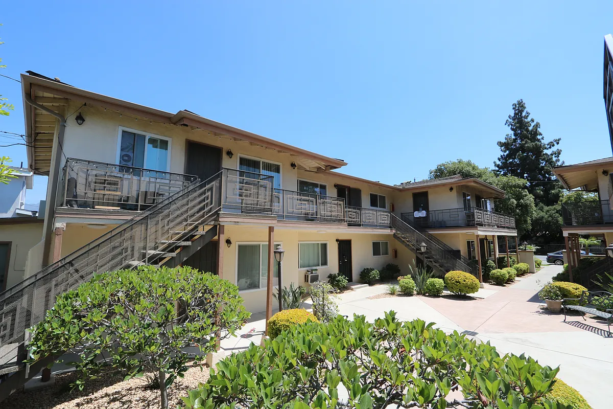 Building Photo - 219-221 N San Gabriel Ave #D