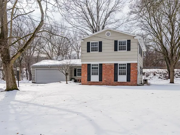 5 Laureldale Dr, Pittsford, NY 14534