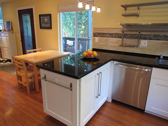 5th image of 308 Willow Hill Ct