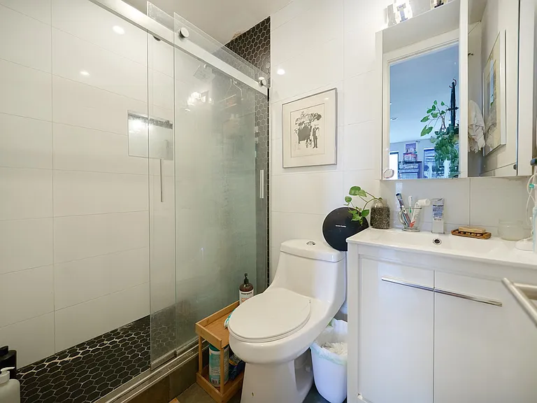 335 W 43rd St #4C — Photo 9