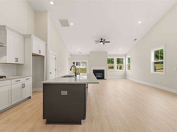 5th image of 258 Creekside Cir