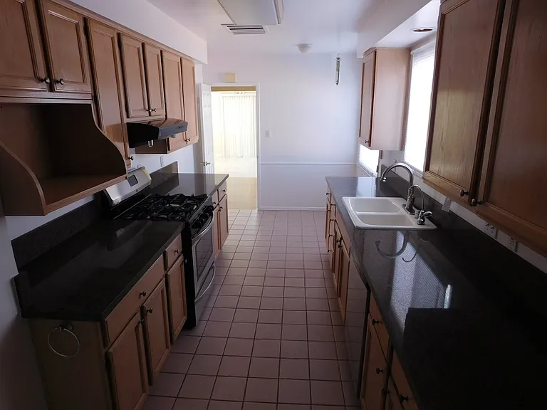 11009 Danube Ave — Photo 11