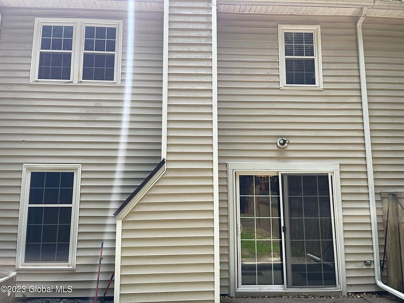 3rd image of 104 Deer Run Drive