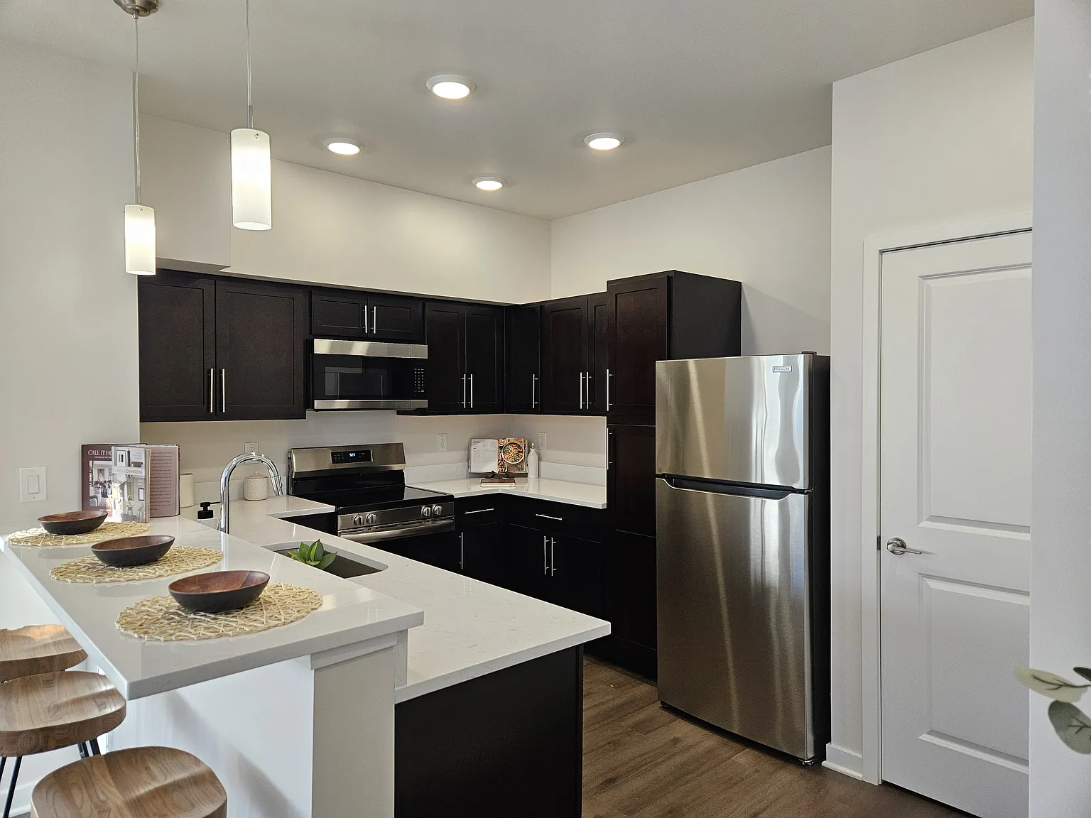 2 bed, 1.5 bath, 1245 sqft, $1,925 — Photo 3