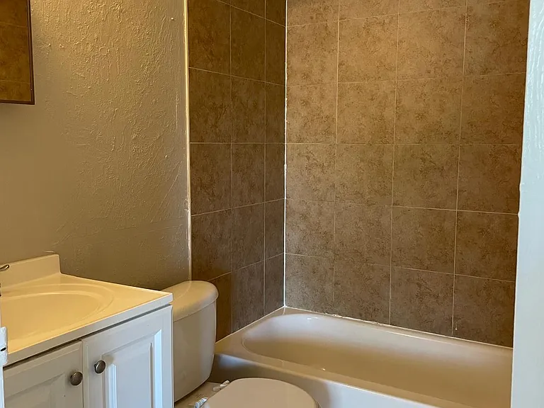 1463 Drew St #B — Photo 8
