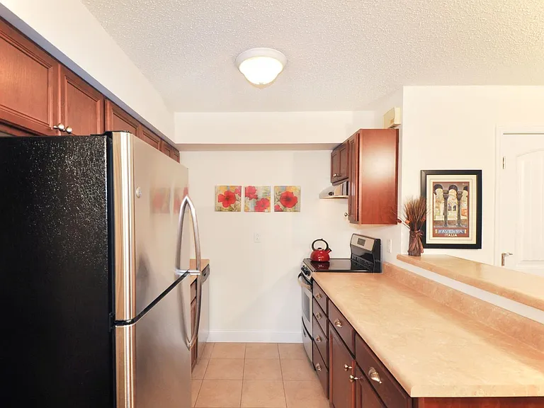 906 W Clark St — Photo 7