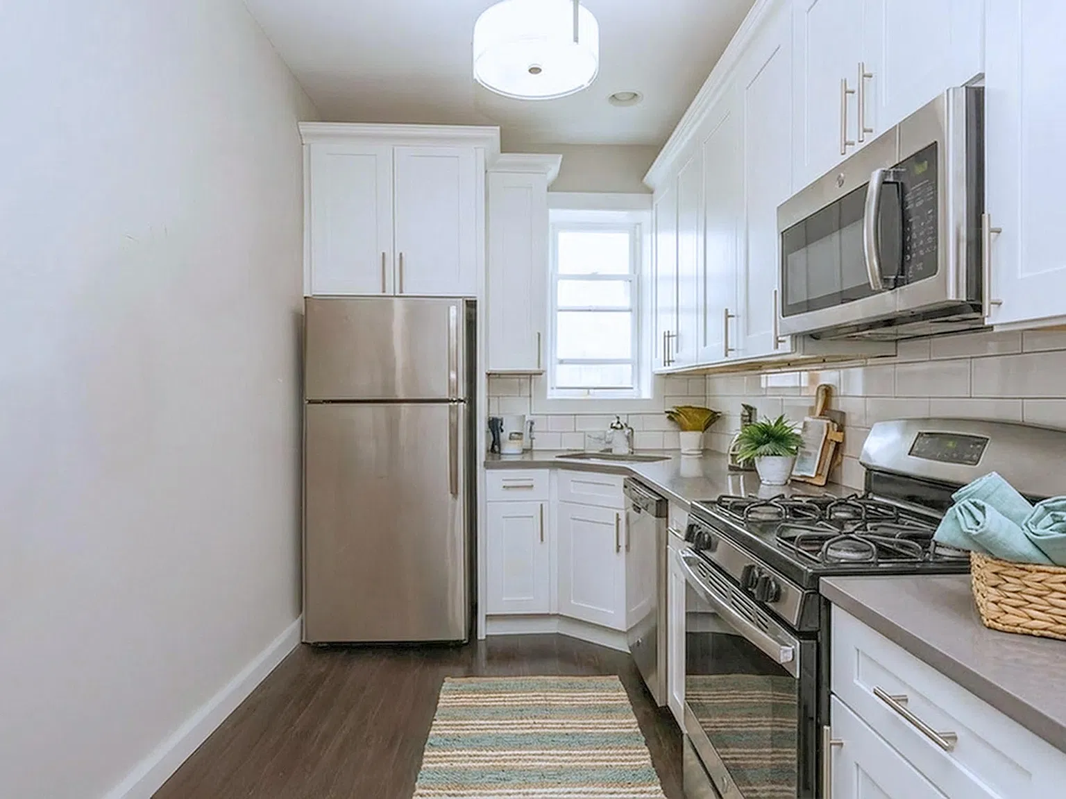 2 bed, 800 sqft, $2,600 — Photo 2