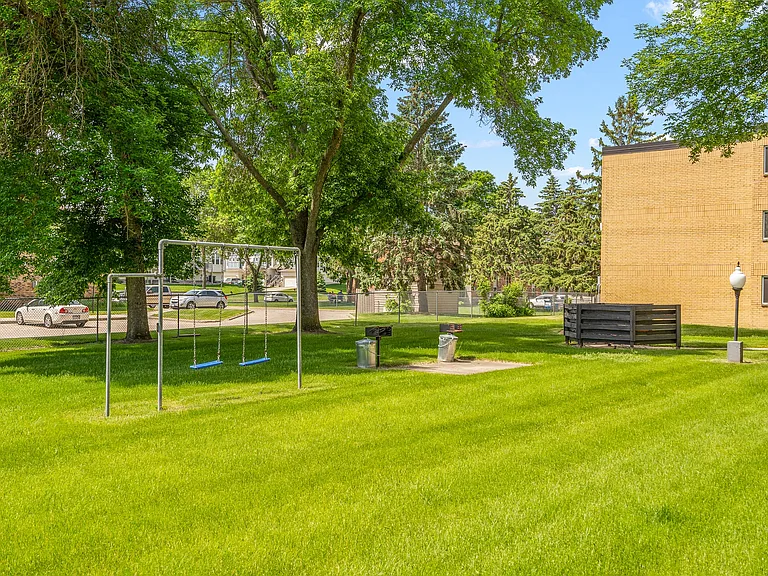 Golden Meadows Apartments — Photo 7