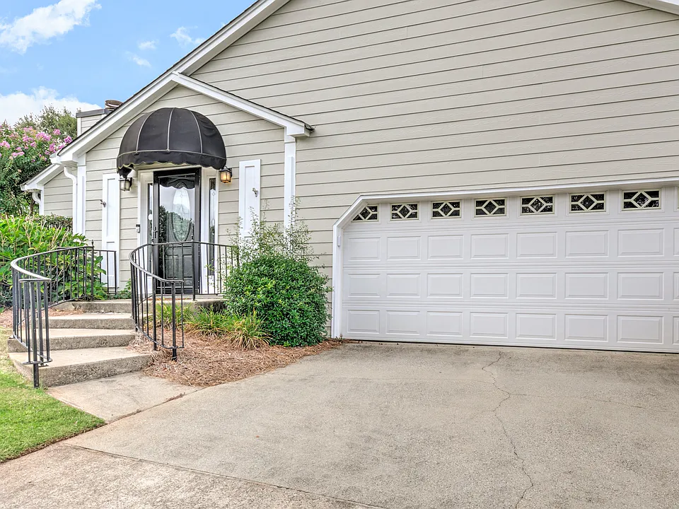 60 Heartwood Dr