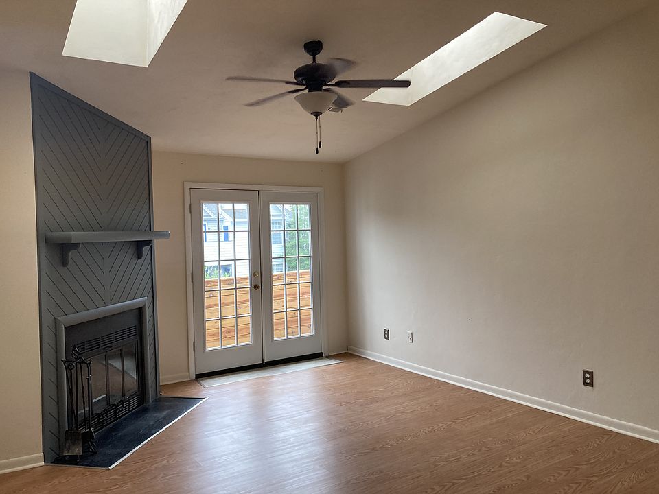 1st image of 622 Waters Dr