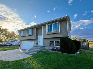 1119 Trail Dr, Gibbon, NE 68840