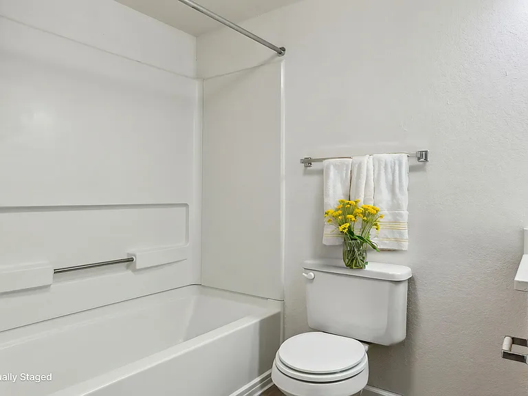 Westgate Apartments — Photo 21