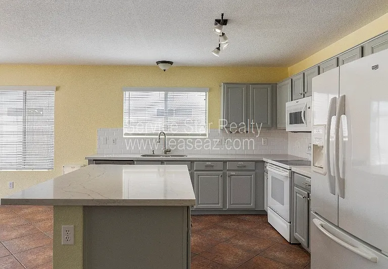1502 E Maldonado Dr — Photo 3