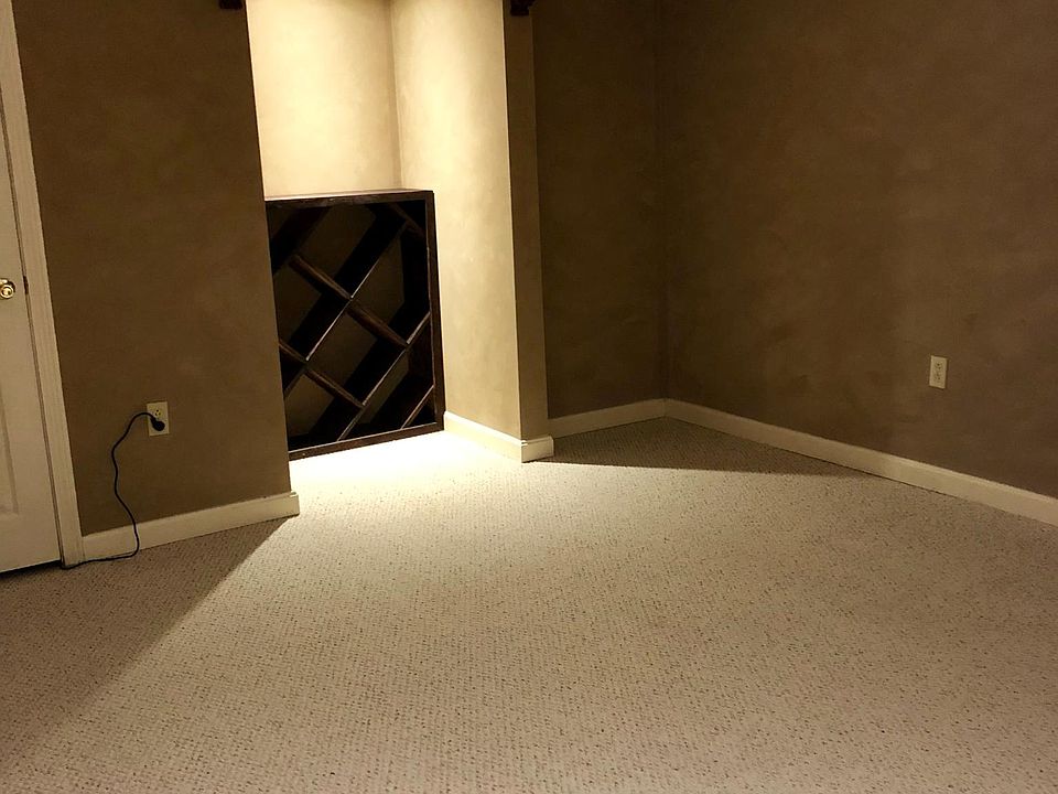 Bonus room/second bedroom 