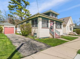 412 Jewett St, Elgin, IL 60123