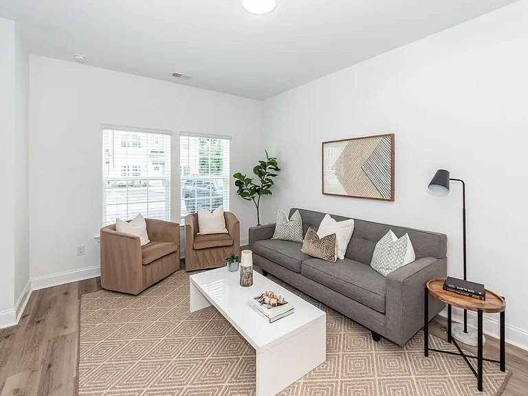 302 Twin Rivers Dr — Photo 5