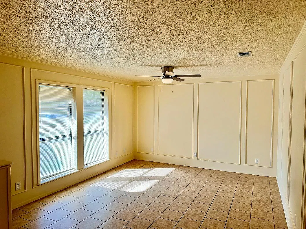 2 bed, 1100 sqft, $1,300 — Photo 2