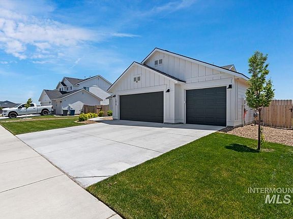 5th image of 1015 SW Besra Dr