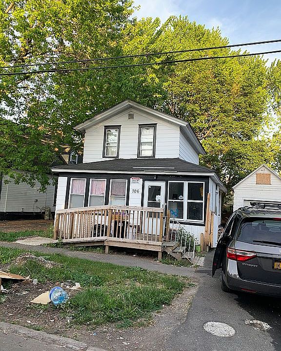 1st image of 706 E Laurel St