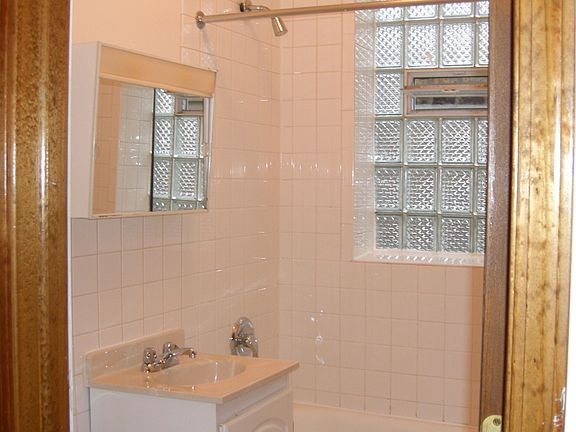 5th image of 4031 N Kenmore Ave APT 310