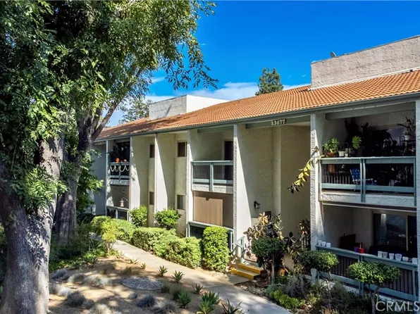 23677 Park Capri Unit 20, Calabasas, CA 91302