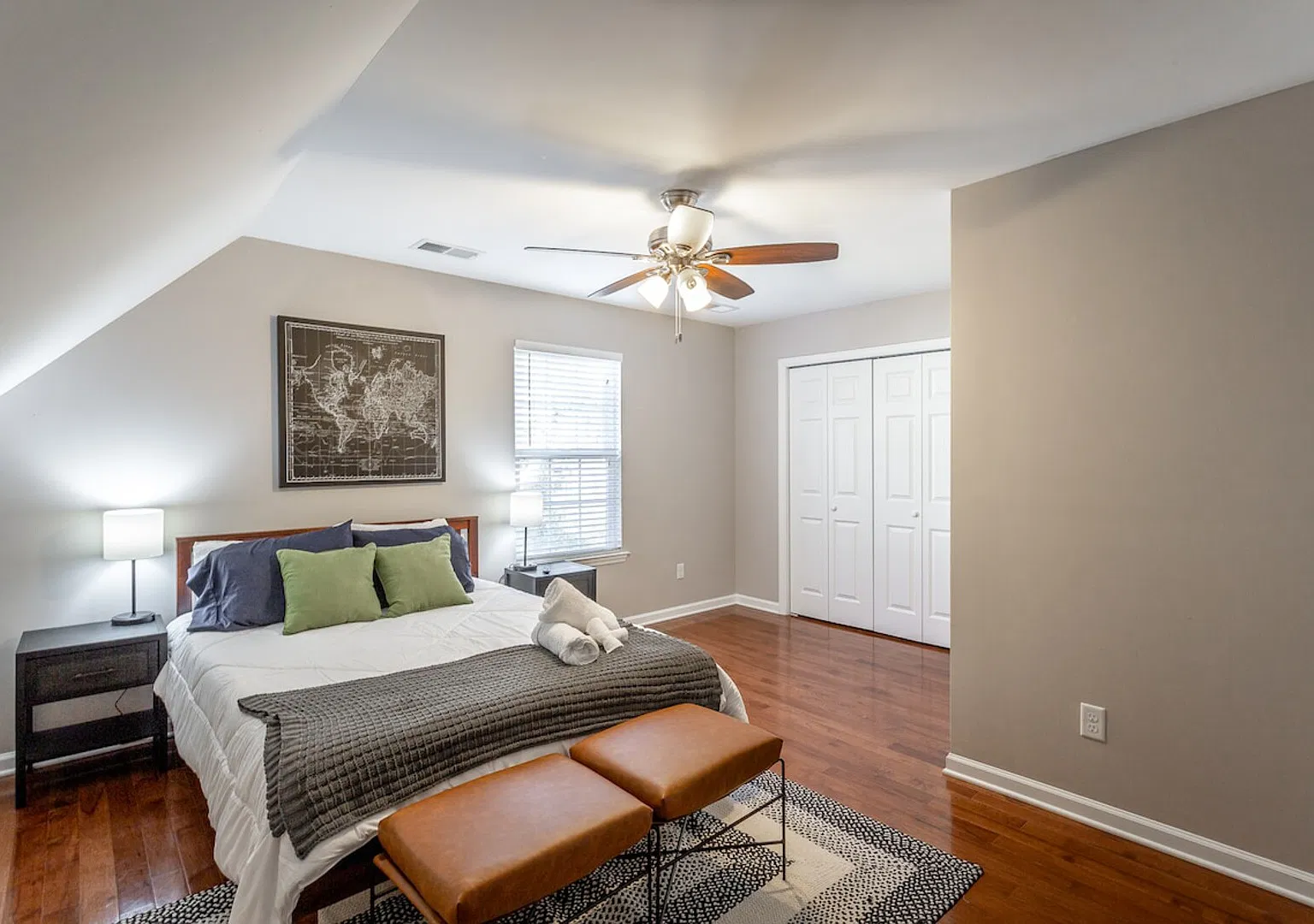 Downtown Chatt | Sleeps 17 | Game Room +Huge Deck — Photo 4