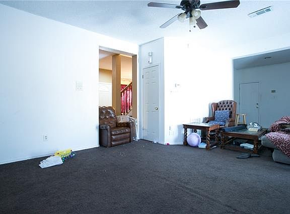 5th image of 307 Meadowglen Dr