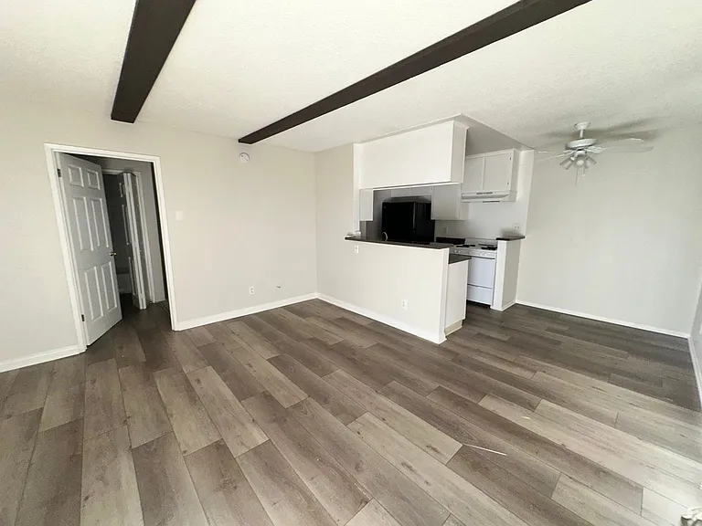 Saticoy Carriage House LLC — Photo 9