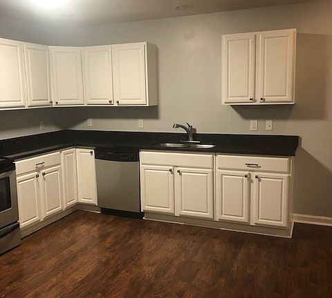 3rd image of 212 Rystan Pl